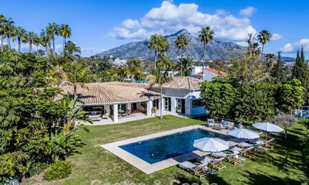 Villa traditionnelle espagnole de luxe à vendre, sur une deuxième ligne de golf dans un quartier résidentiel prestigieux de Nueva Andalucia, Marbella 775955