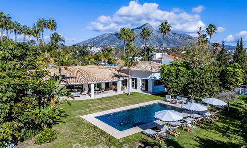 Villa traditionnelle espagnole de luxe à vendre, sur une deuxième ligne de golf dans un quartier résidentiel prestigieux de Nueva Andalucia, Marbella 775955