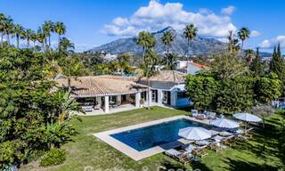Villa traditionnelle espagnole de luxe à vendre, sur une deuxième ligne de golf dans un quartier résidentiel prestigieux de Nueva Andalucia, Marbella 775955 