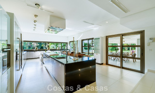Villa traditionnelle espagnole de luxe à vendre, sur une deuxième ligne de golf dans un quartier résidentiel prestigieux de Nueva Andalucia, Marbella 775957 