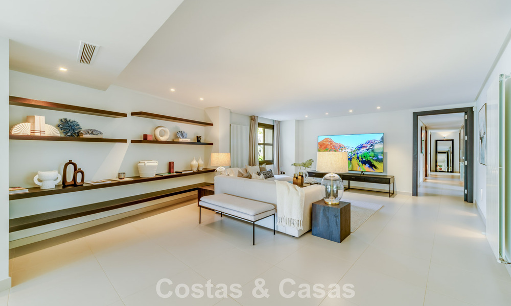 Villa traditionnelle espagnole de luxe à vendre, sur une deuxième ligne de golf dans un quartier résidentiel prestigieux de Nueva Andalucia, Marbella 775958
