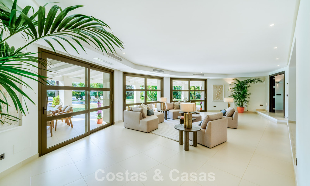 Villa traditionnelle espagnole de luxe à vendre, sur une deuxième ligne de golf dans un quartier résidentiel prestigieux de Nueva Andalucia, Marbella 775960