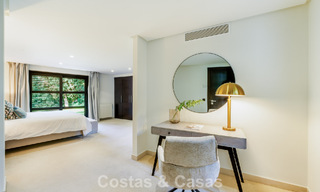 Villa traditionnelle espagnole de luxe à vendre, sur une deuxième ligne de golf dans un quartier résidentiel prestigieux de Nueva Andalucia, Marbella 775961 