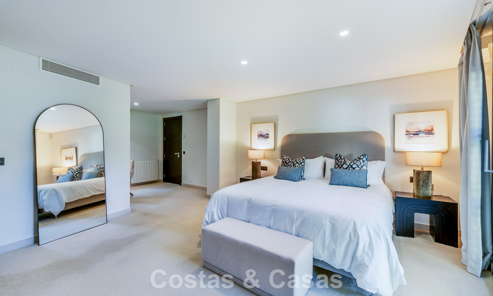Villa traditionnelle espagnole de luxe à vendre, sur une deuxième ligne de golf dans un quartier résidentiel prestigieux de Nueva Andalucia, Marbella 775964