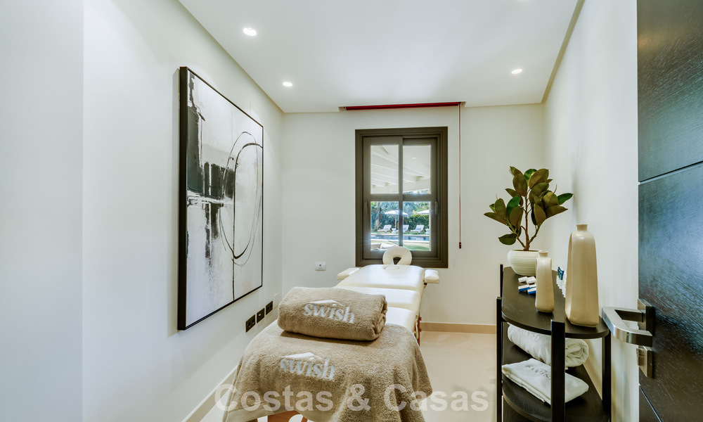 Villa traditionnelle espagnole de luxe à vendre, sur une deuxième ligne de golf dans un quartier résidentiel prestigieux de Nueva Andalucia, Marbella 775967
