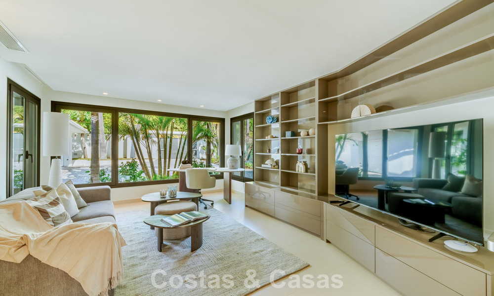 Villa traditionnelle espagnole de luxe à vendre, sur une deuxième ligne de golf dans un quartier résidentiel prestigieux de Nueva Andalucia, Marbella 775968