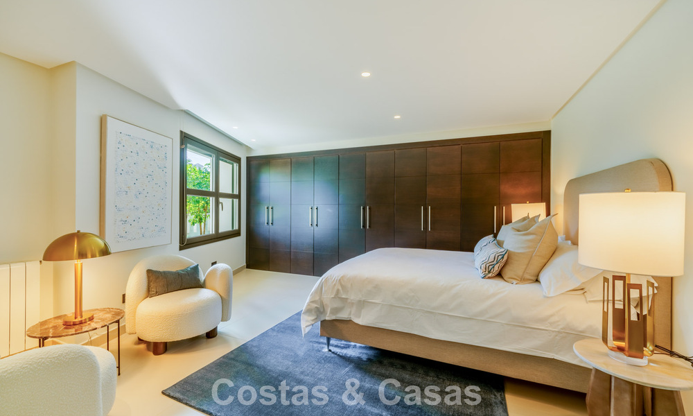 Villa traditionnelle espagnole de luxe à vendre, sur une deuxième ligne de golf dans un quartier résidentiel prestigieux de Nueva Andalucia, Marbella 775971