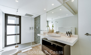Villa traditionnelle espagnole de luxe à vendre, sur une deuxième ligne de golf dans un quartier résidentiel prestigieux de Nueva Andalucia, Marbella 775976 
