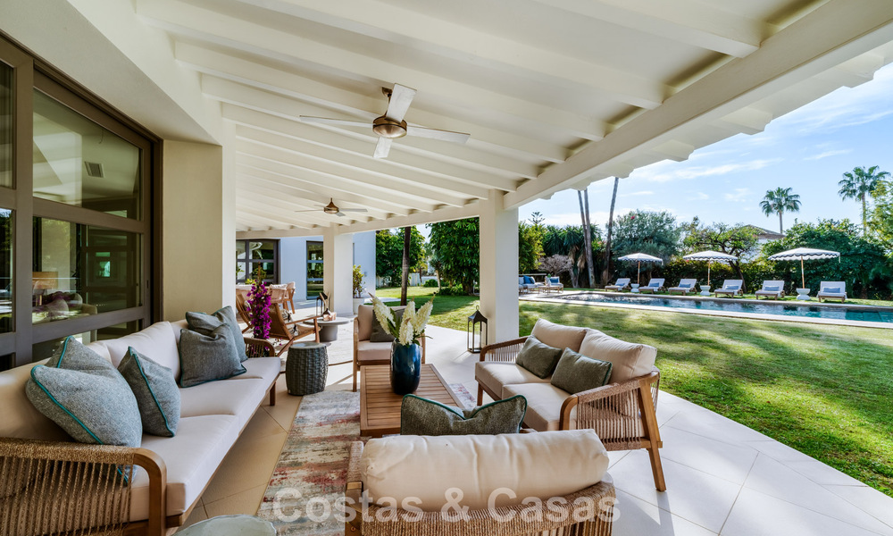 Villa traditionnelle espagnole de luxe à vendre, sur une deuxième ligne de golf dans un quartier résidentiel prestigieux de Nueva Andalucia, Marbella 775980