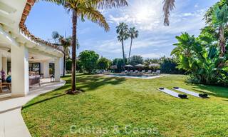 Villa traditionnelle espagnole de luxe à vendre, sur une deuxième ligne de golf dans un quartier résidentiel prestigieux de Nueva Andalucia, Marbella 775981 