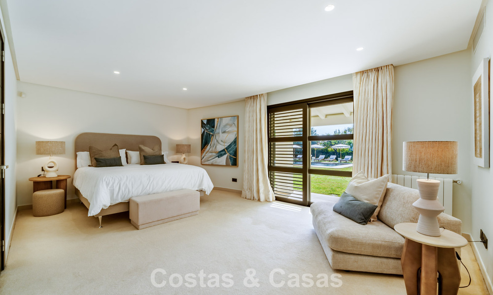 Villa traditionnelle espagnole de luxe à vendre, sur une deuxième ligne de golf dans un quartier résidentiel prestigieux de Nueva Andalucia, Marbella 775984