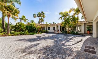 Villa traditionnelle espagnole de luxe à vendre, sur une deuxième ligne de golf dans un quartier résidentiel prestigieux de Nueva Andalucia, Marbella 775985 
