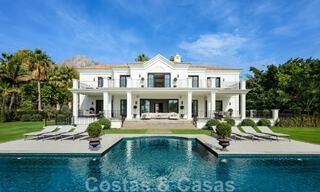 Spectaculaire villa de luxe à vendre, de style architectural méditerranéen, dans le prestigieux quartier de villas Sierra Blanca, sur le Golden Mile de Marbella 46247 