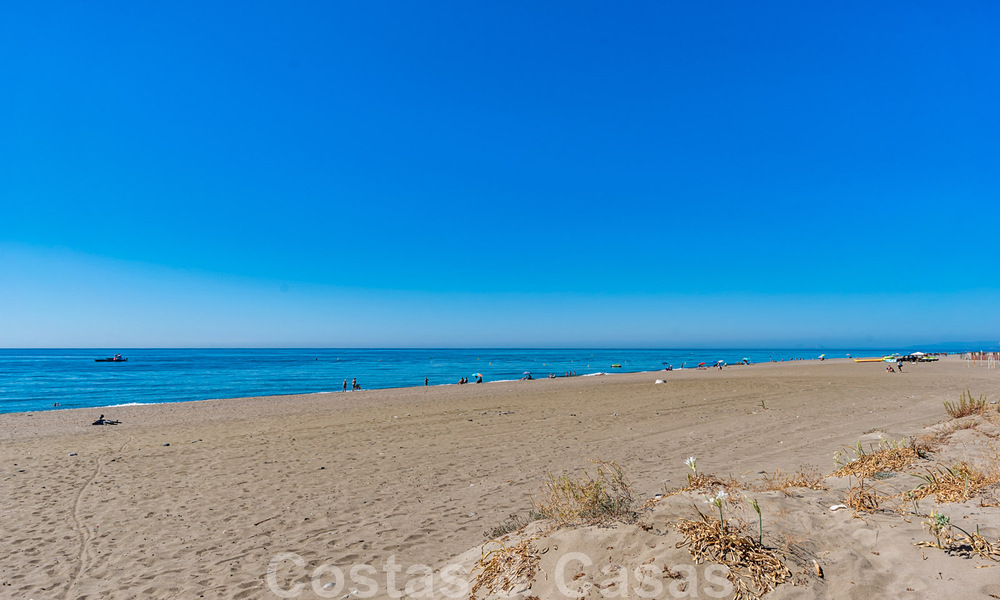 Spacieux appartement rénové à vendre dans un complexe de plage avec vue panoramique sur la mer, sur le nouveau Golden Mile entre Marbella et Estepona 46547