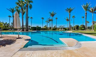 Spacieux appartement rénové à vendre dans un complexe de plage avec vue panoramique sur la mer, sur le nouveau Golden Mile entre Marbella et Estepona 46553 