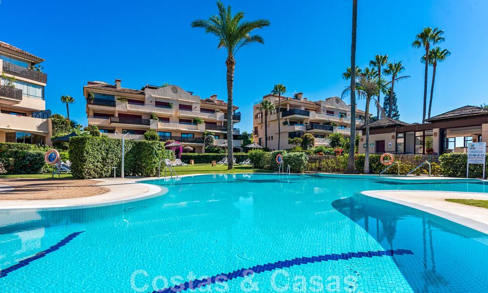 Spacieux appartement rénové à vendre dans un complexe de plage avec vue panoramique sur la mer, sur le nouveau Golden Mile entre Marbella et Estepona 46556