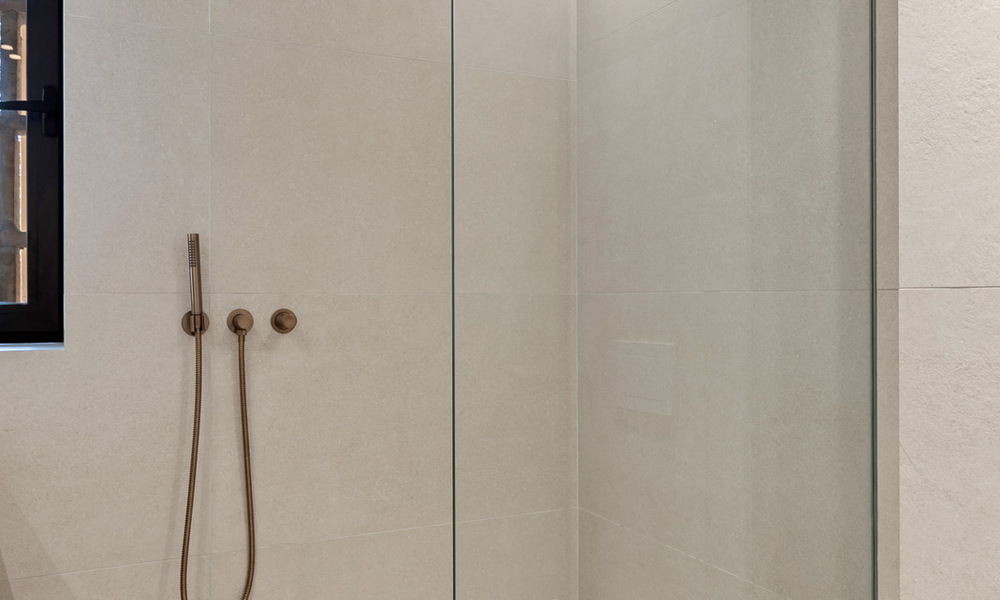 Spacieux appartement rénové à vendre dans un complexe de plage avec vue panoramique sur la mer, sur le nouveau Golden Mile entre Marbella et Estepona 54893