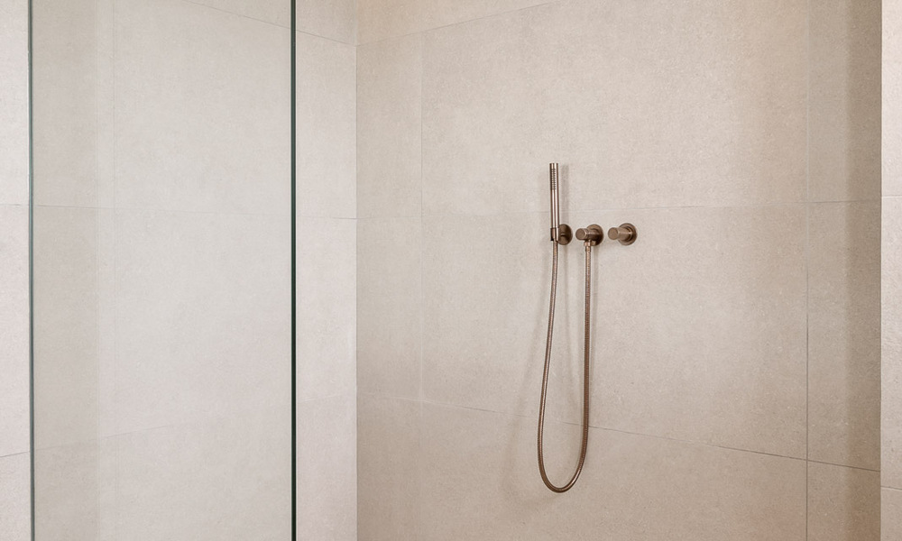 Spacieux appartement rénové à vendre dans un complexe de plage avec vue panoramique sur la mer, sur le nouveau Golden Mile entre Marbella et Estepona 54894