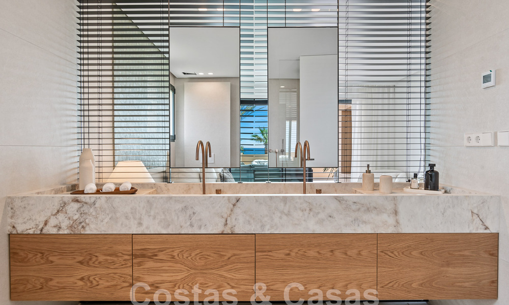 Spacieux appartement rénové à vendre dans un complexe de plage avec vue panoramique sur la mer, sur le nouveau Golden Mile entre Marbella et Estepona 54897