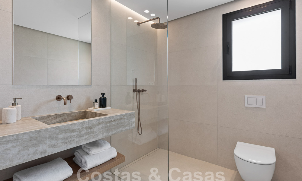 Spacieux appartement rénové à vendre dans un complexe de plage avec vue panoramique sur la mer, sur le nouveau Golden Mile entre Marbella et Estepona 54898