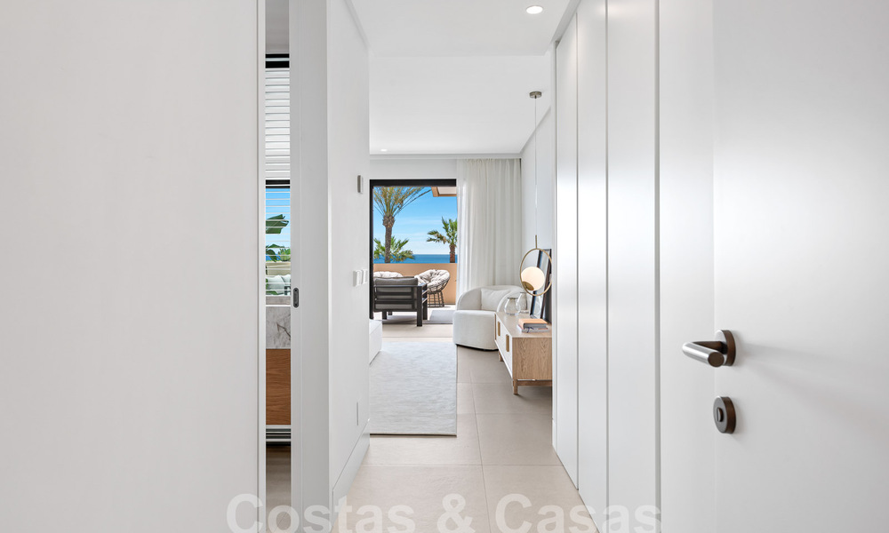 Spacieux appartement rénové à vendre dans un complexe de plage avec vue panoramique sur la mer, sur le nouveau Golden Mile entre Marbella et Estepona 54906