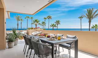 Spacieux appartement rénové à vendre dans un complexe de plage avec vue panoramique sur la mer, sur le nouveau Golden Mile entre Marbella et Estepona 54930 