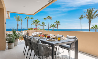 Spacieux appartement rénové à vendre dans un complexe de plage avec vue panoramique sur la mer, sur le nouveau Golden Mile entre Marbella et Estepona 54930 