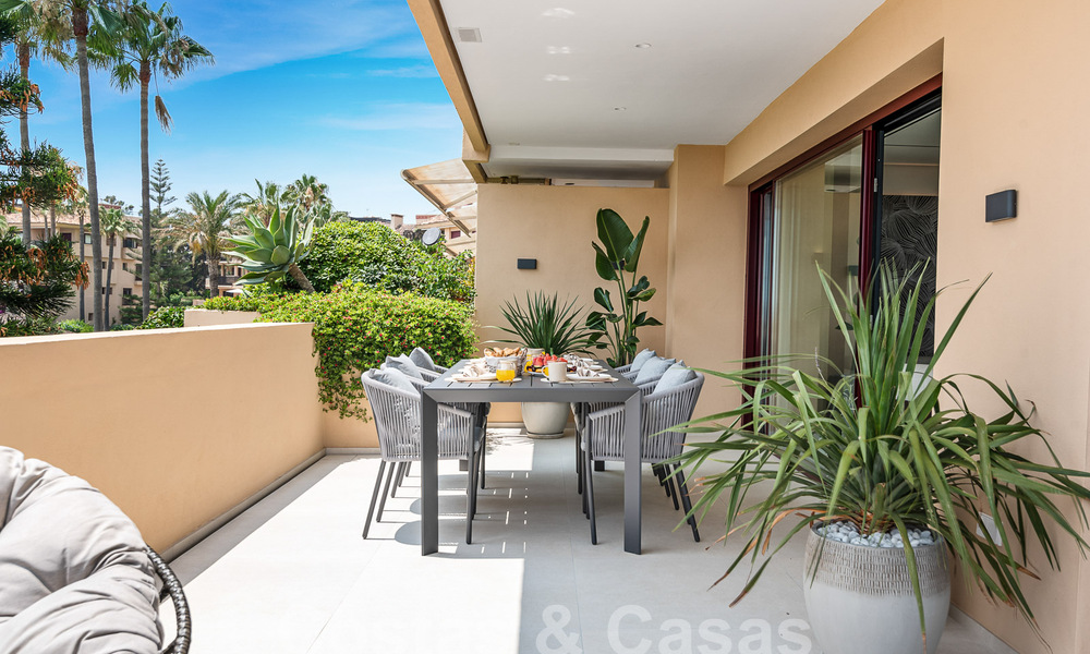 Spacieux appartement rénové à vendre dans un complexe de plage avec vue panoramique sur la mer, sur le nouveau Golden Mile entre Marbella et Estepona 54935