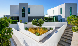 Vente d'une villa prête à emménager à l'architecture contemporaine dans une communauté de villas sécurisée à la frontière de Mijas et de Marbella 46364 