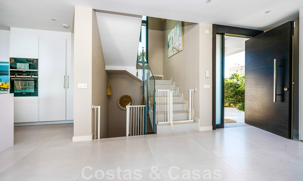 Vente d'une villa prête à emménager à l'architecture contemporaine dans une communauté de villas sécurisée à la frontière de Mijas et de Marbella 46367