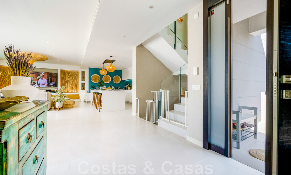 Vente d'une villa prête à emménager à l'architecture contemporaine dans une communauté de villas sécurisée à la frontière de Mijas et de Marbella 46368