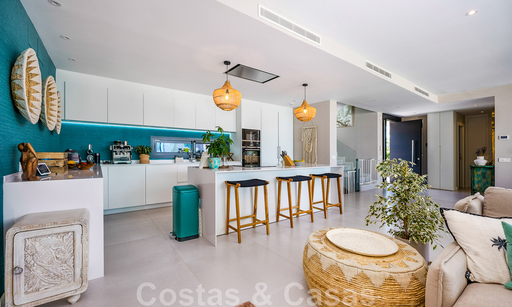 Vente d'une villa prête à emménager à l'architecture contemporaine dans une communauté de villas sécurisée à la frontière de Mijas et de Marbella 46371