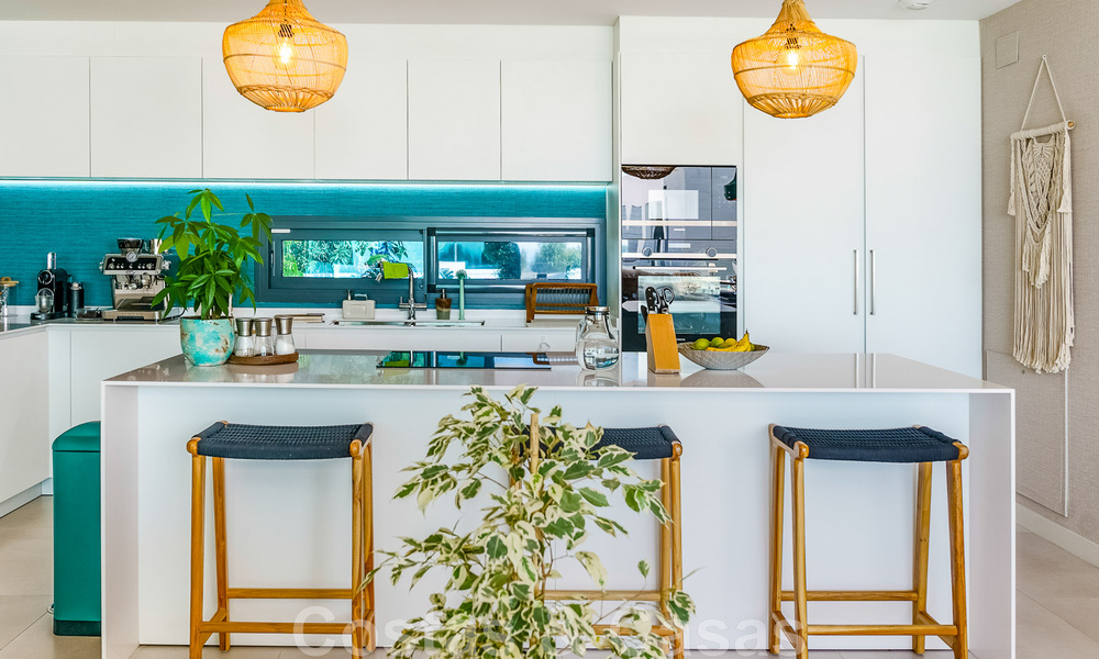 Vente d'une villa prête à emménager à l'architecture contemporaine dans une communauté de villas sécurisée à la frontière de Mijas et de Marbella 46373