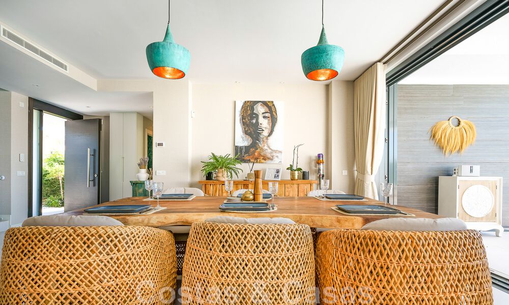 Vente d'une villa prête à emménager à l'architecture contemporaine dans une communauté de villas sécurisée à la frontière de Mijas et de Marbella 46374