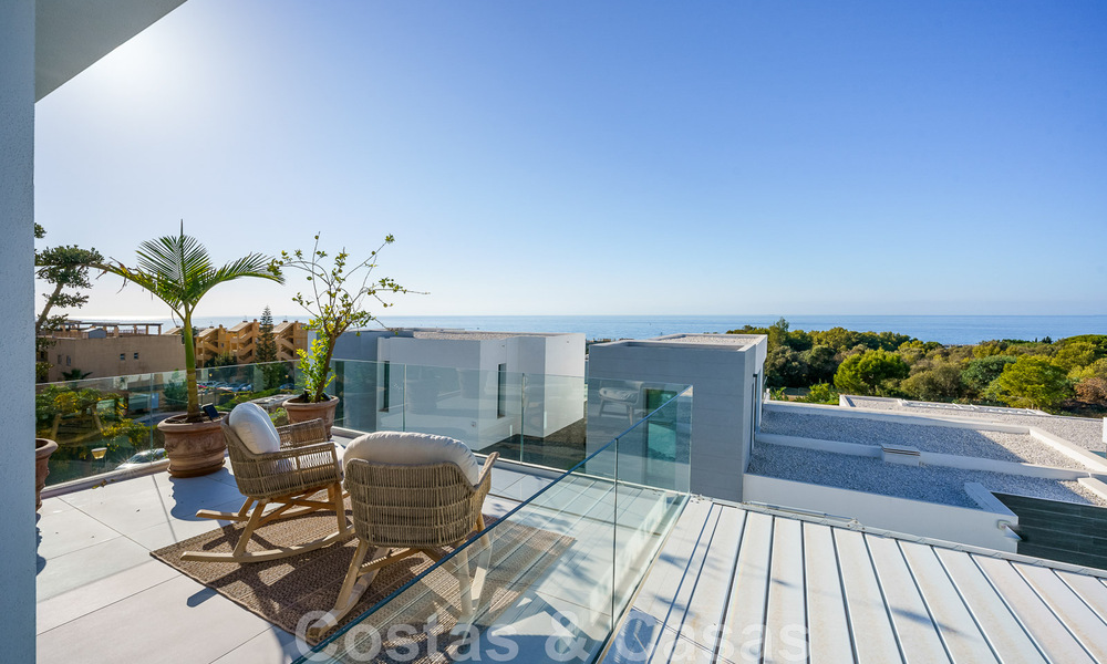 Vente d'une villa prête à emménager à l'architecture contemporaine dans une communauté de villas sécurisée à la frontière de Mijas et de Marbella 46382