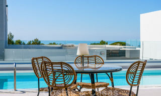 Vente d'une villa prête à emménager à l'architecture contemporaine dans une communauté de villas sécurisée à la frontière de Mijas et de Marbella 46387 