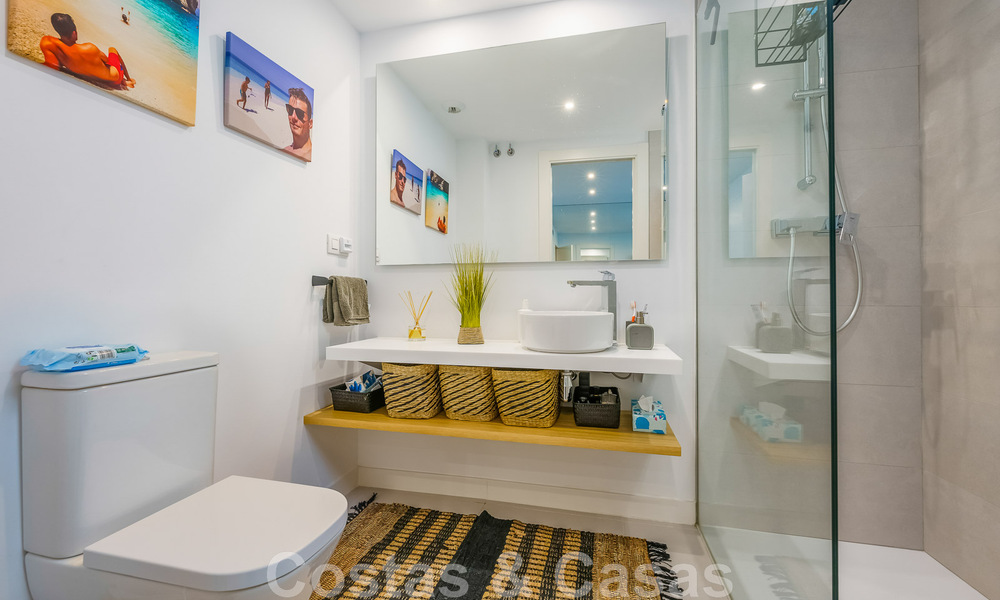 Vente d'une villa prête à emménager à l'architecture contemporaine dans une communauté de villas sécurisée à la frontière de Mijas et de Marbella 46389