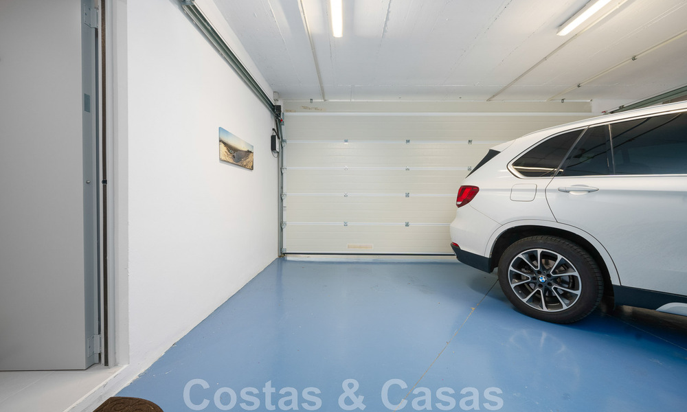 Vente d'une villa prête à emménager à l'architecture contemporaine dans une communauté de villas sécurisée à la frontière de Mijas et de Marbella 46390