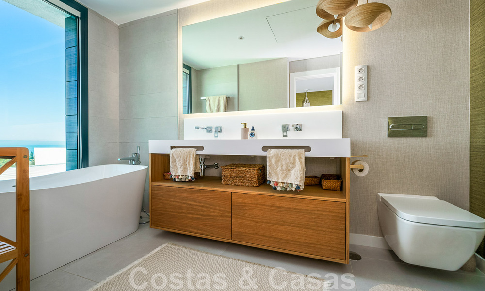 Vente d'une villa prête à emménager à l'architecture contemporaine dans une communauté de villas sécurisée à la frontière de Mijas et de Marbella 46392