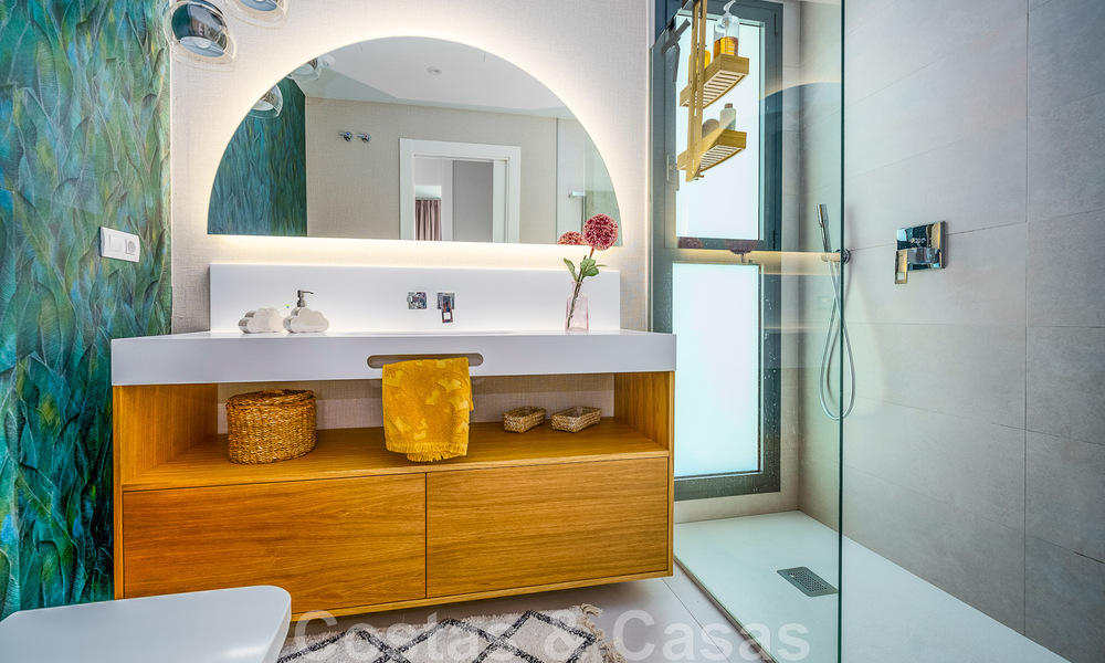 Vente d'une villa prête à emménager à l'architecture contemporaine dans une communauté de villas sécurisée à la frontière de Mijas et de Marbella 46398