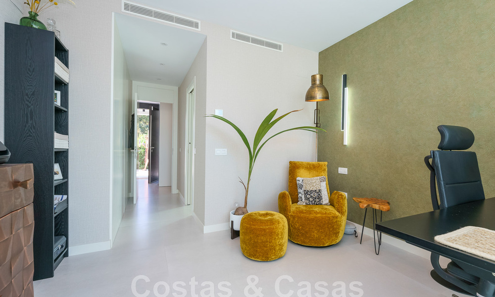 Vente d'une villa prête à emménager à l'architecture contemporaine dans une communauté de villas sécurisée à la frontière de Mijas et de Marbella 46404