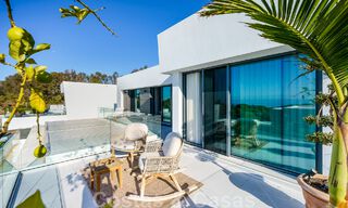 Vente d'une villa prête à emménager à l'architecture contemporaine dans une communauté de villas sécurisée à la frontière de Mijas et de Marbella 46410 
