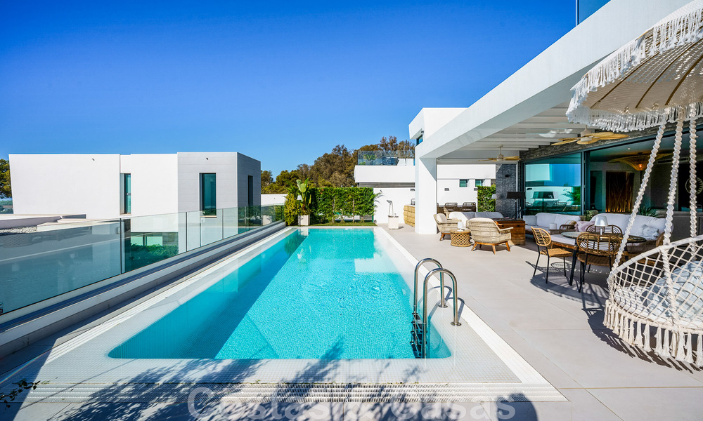 Vente d'une villa prête à emménager à l'architecture contemporaine dans une communauté de villas sécurisée à la frontière de Mijas et de Marbella 46414