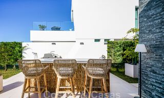Vente d'une villa prête à emménager à l'architecture contemporaine dans une communauté de villas sécurisée à la frontière de Mijas et de Marbella 46416 