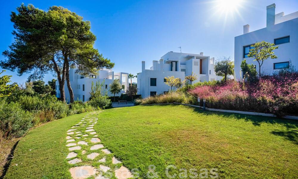 Penthouse contemporain de luxe prêt à être emménagé, avec 3 chambres à coucher, à vendre dans un complexe résidentiel sécurisé à Marbella - Benahavis 46470