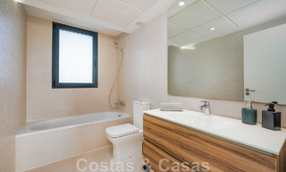 Penthouse contemporain de luxe prêt à être emménagé, avec 3 chambres à coucher, à vendre dans un complexe résidentiel sécurisé à Marbella - Benahavis 46476 