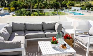 Penthouse contemporain de luxe prêt à être emménagé, avec 3 chambres à coucher, à vendre dans un complexe résidentiel sécurisé à Marbella - Benahavis 46479 