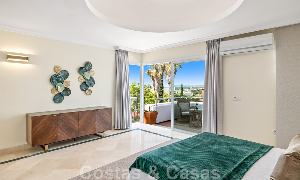 Spacieuse villa de style architectural méditerranéen authentique à vendre avec vue sur la mer dans un complexe de golf cinq étoiles à Benahavis - Marbella 46635