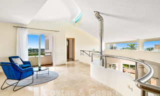 Spacieuse villa de style architectural méditerranéen authentique à vendre avec vue sur la mer dans un complexe de golf cinq étoiles à Benahavis - Marbella 46641 