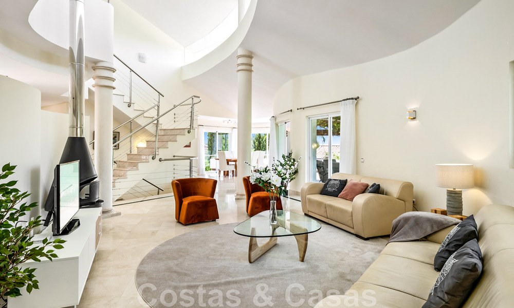 Spacieuse villa de style architectural méditerranéen authentique à vendre avec vue sur la mer dans un complexe de golf cinq étoiles à Benahavis - Marbella 46651